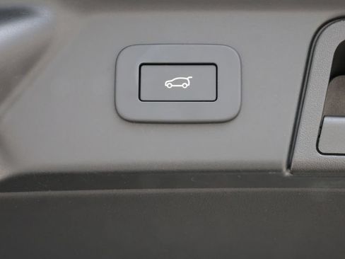 Used 2026 Land Rover Range Rover Velar S AWD/4WD image 11