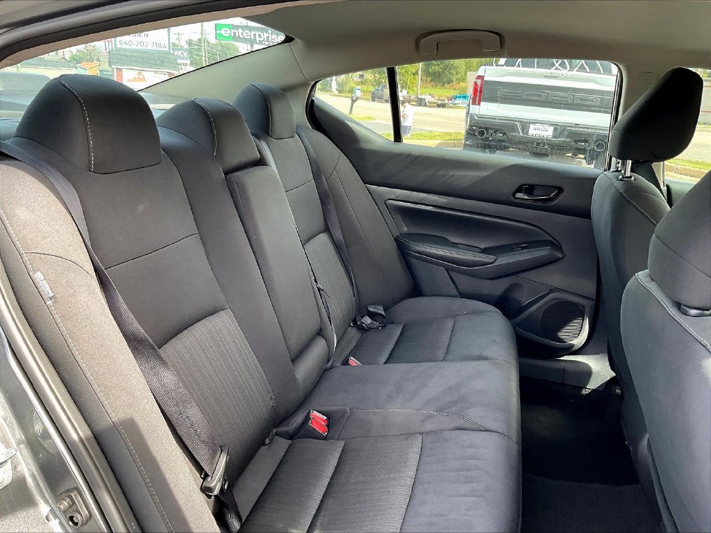 Used 2025 Nissan Altima 2.5 SV FWD image 6