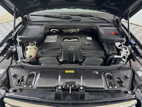 Used 2024 Mercedes-Benz GLS 580 4MATIC w/ Night Package image 34
