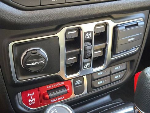 New 2025 Jeep Gladiator Willys image 22