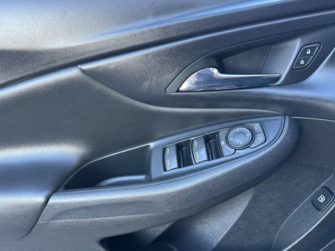 Used 2018 Chevrolet Volt LT w/ Comfort Package FWD image 11