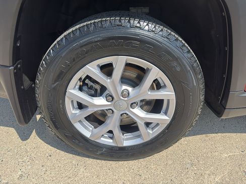Used 2021 Jeep Grand Cherokee L Limited AWD/4WD image 9