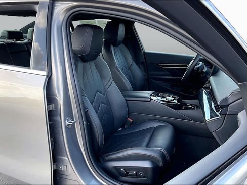 Used 2024 BMW 530i RWD image 8
