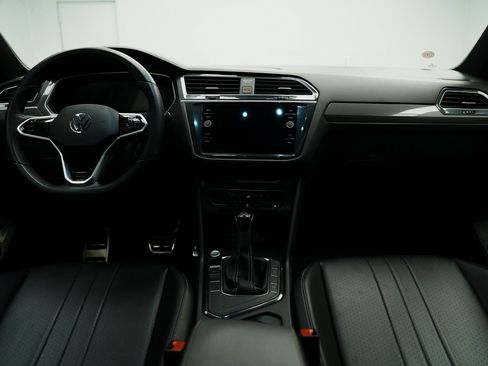 Used 2024 Volkswagen Tiguan SE R-Line image 40