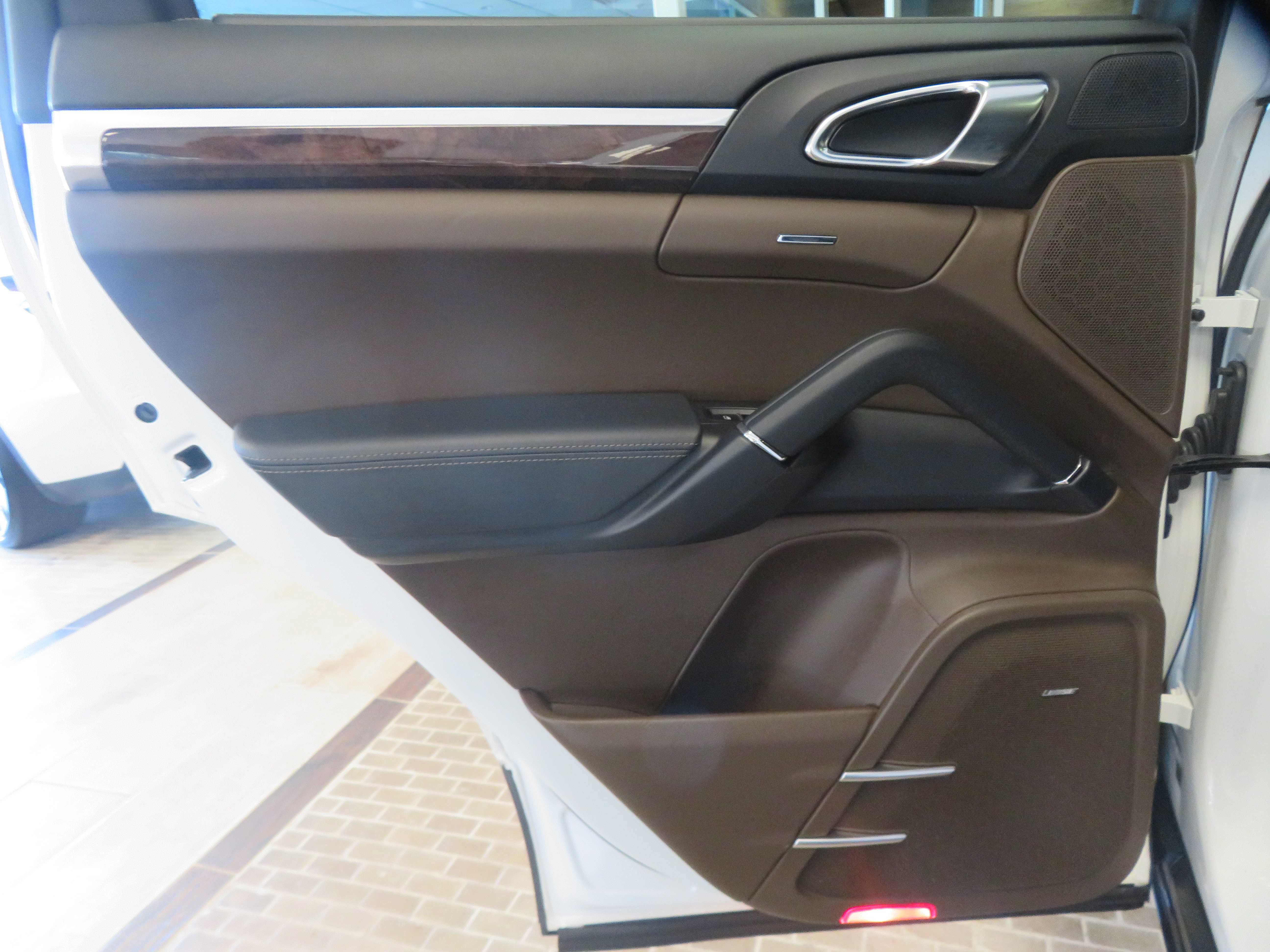 Used 2015 Porsche Cayenne S AWD/4WD image 18