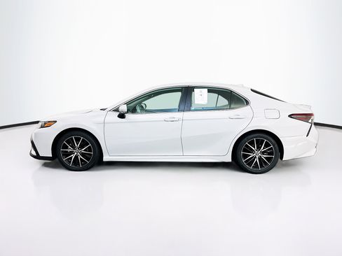 Used 2023 Toyota Camry SE FWD image 4