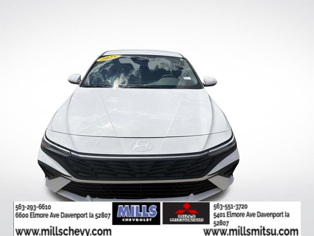 Used 2025 Hyundai Elantra Hybrid FWD image 2