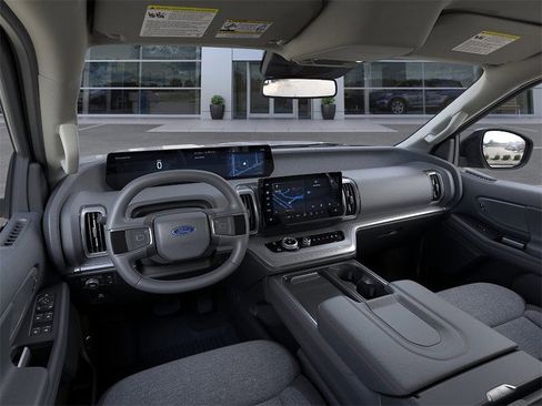 New 2025 Ford Expedition Active image 9