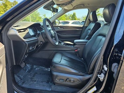 Used 2023 Jeep Grand Cherokee Limited w/ Luxury Tech Group II AWD/4WD image 17