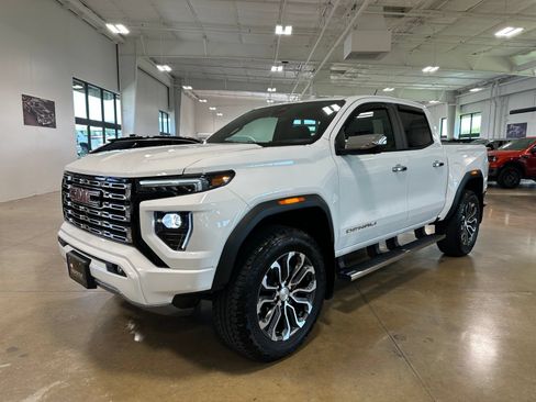 Used 2024 GMC Canyon Denali AWD/4WD image 3