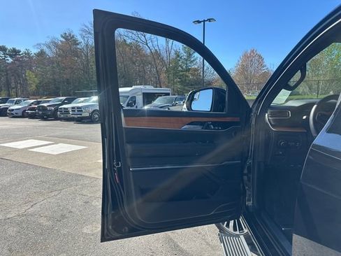 Used 2024 Jeep Grand Wagoneer Series III AWD/4WD image 23