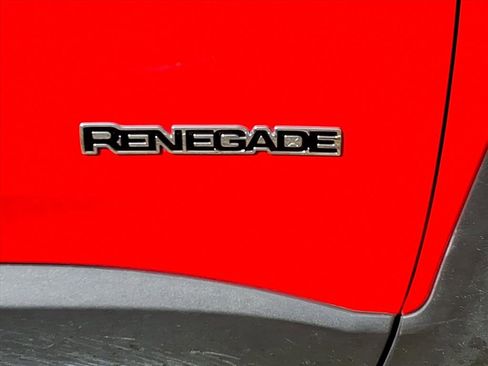 Used 2022 Jeep Renegade Latitude w/ Sun/Sound Group image 11