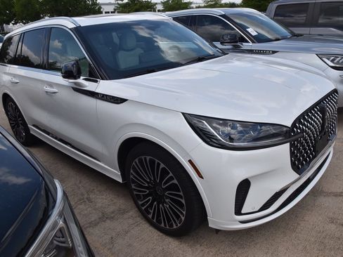 Used 2025 Lincoln Aviator Black Label AWD/4WD image 5