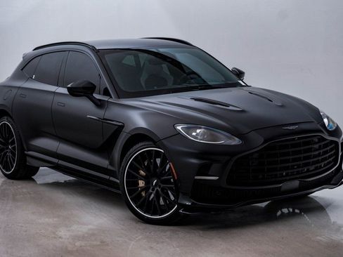 Used 2023 Aston Martin DBX 707 image 3