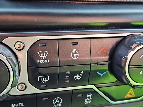 Used 2021 Jeep Wrangler Unlimited Sahara AWD/4WD image 14