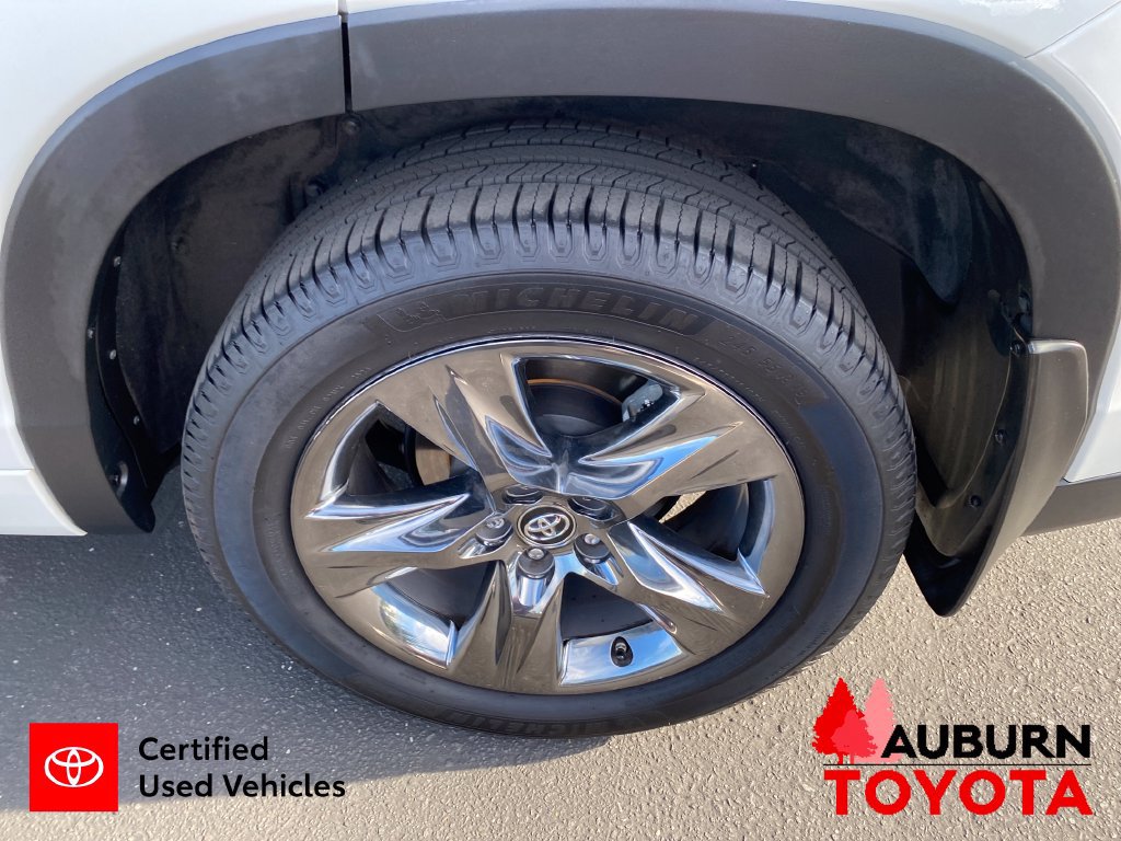 Certified 2017 Toyota Highlander Limited Platinum w/ Carpet Mat Package AWD/4WD image 24