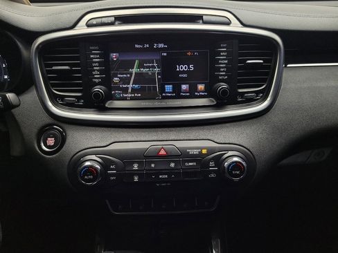 Used 2017 Kia Sorento SX image 25