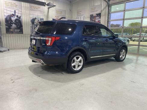 Used 2016 Ford Explorer XLT w/ Equipment Group 201A AWD/4WD image 8