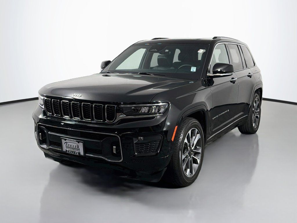 Used 2023 Jeep Grand Cherokee Overland AWD/4WD image 3