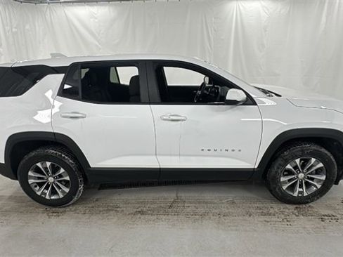 Used 2025 Chevrolet Equinox LT image 2