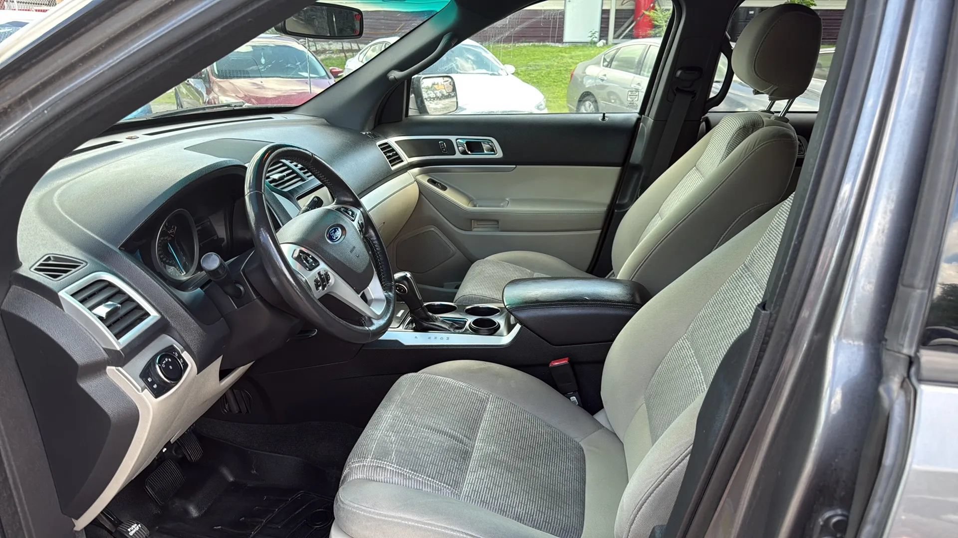 Used 2014 Ford Explorer XLT w/ Equipment Group 201A FWD image 3