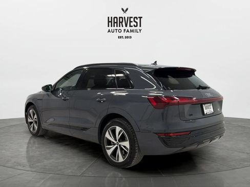 Used 2024 Audi Q8 e-tron Premium image 4