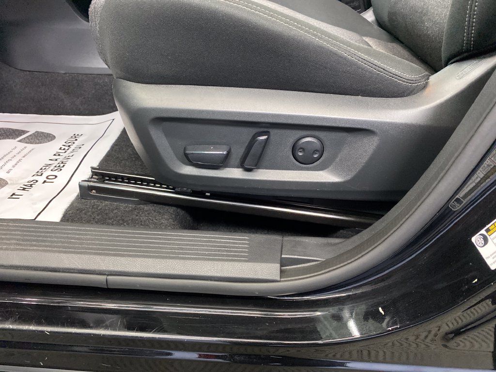 Used 2025 Nissan Rogue SV AWD/4WD image 13