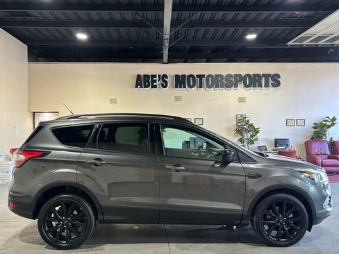 Used 2017 Ford Escape SE w/ SE Sport Appearance Package image 1