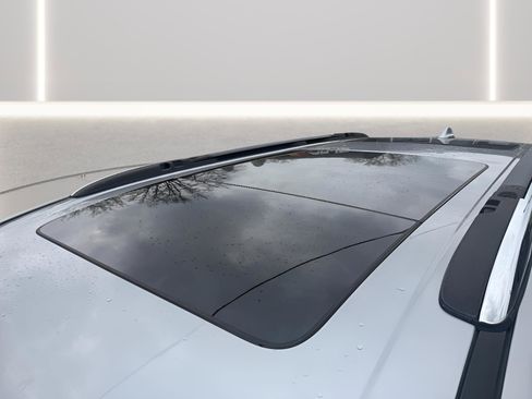 Used 2018 Chrysler Pacifica Limited image 7