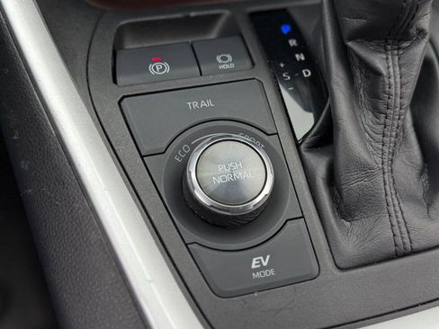 Used 2022 Toyota RAV4 Limited image 14