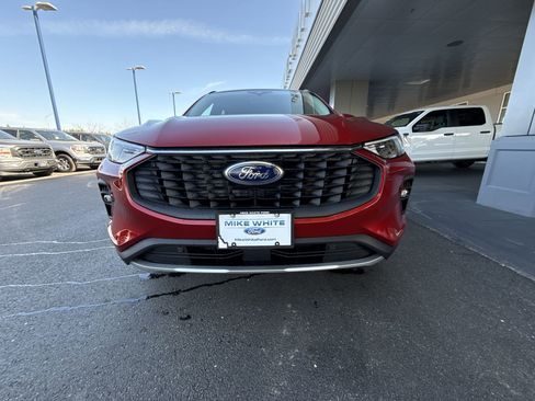 New 2025 Ford Escape SE w/ Class II Trailer Tow Package image 3