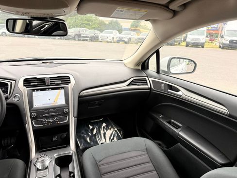 Used 2019 Ford Fusion SE FWD image 24
