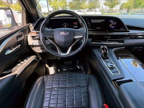 Used 2022 Cadillac Escalade ESV Sport Platinum w/ Heavy-Duty Trailer Package AWD/4WD image 7
