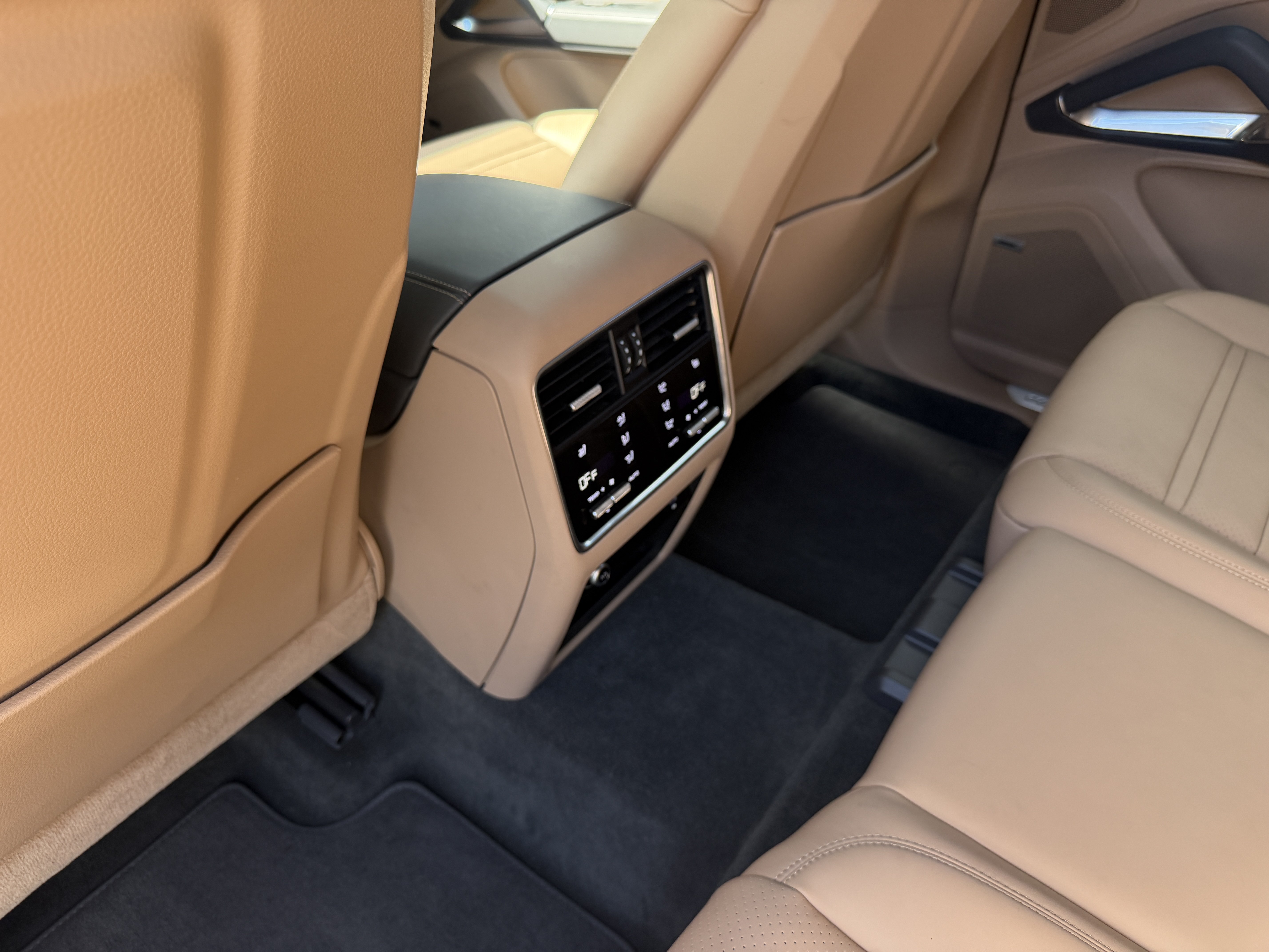 Used 2020 Porsche Cayenne Turbo AWD/4WD image 23