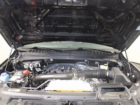 Certified 2024 Ford Expedition XLT image 7