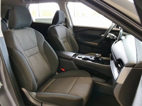 Used 2025 Nissan Rogue SV image 16