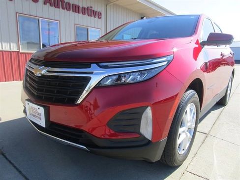 Used 2022 Chevrolet Equinox LT image 2