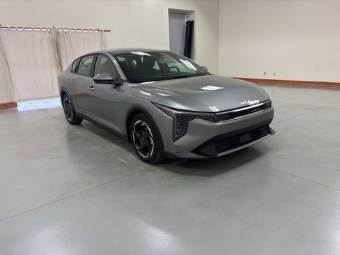 Used 2025 Kia K4 EX FWD image 2