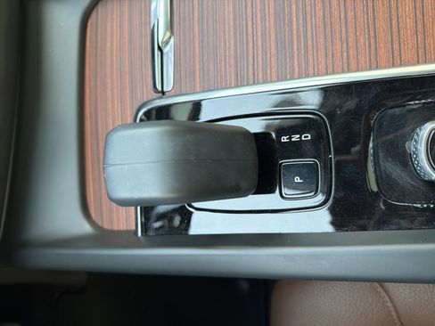 Certified 2025 Volvo XC60 T8 Plus w/ Protection Package Premier image 49