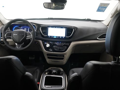 Used 2023 Chrysler Pacifica Touring-L w/ Road Tripper Package image 13