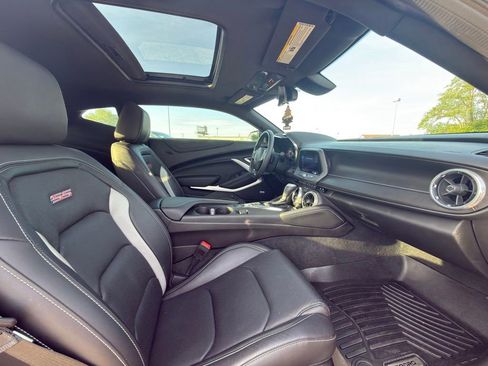 Used 2019 Chevrolet Camaro SS RWD image 14