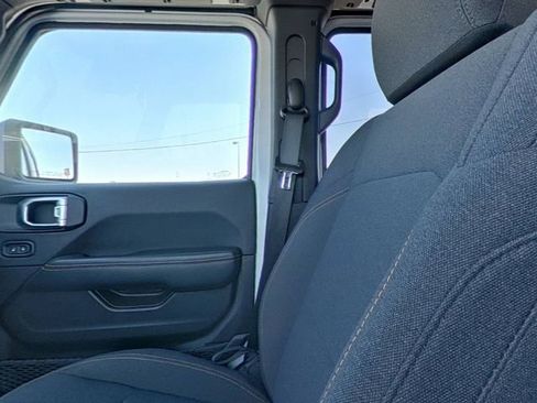 Used 2025 Jeep Wrangler Unlimited Sahara AWD/4WD image 26