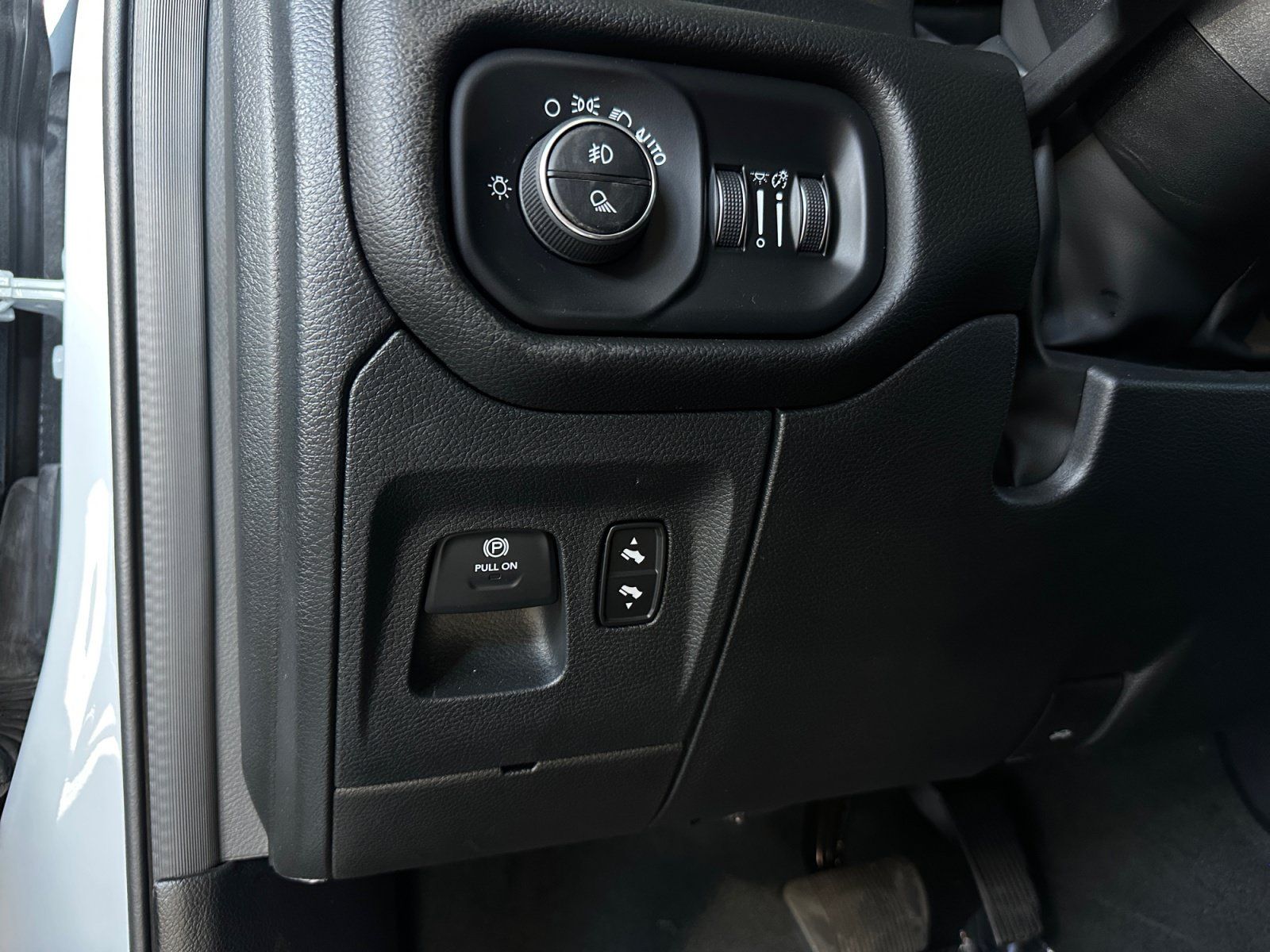 Used 2023 RAM 1500 Laramie RWD image 16