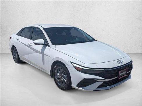 Used 2024 Hyundai Elantra Blue FWD image 3