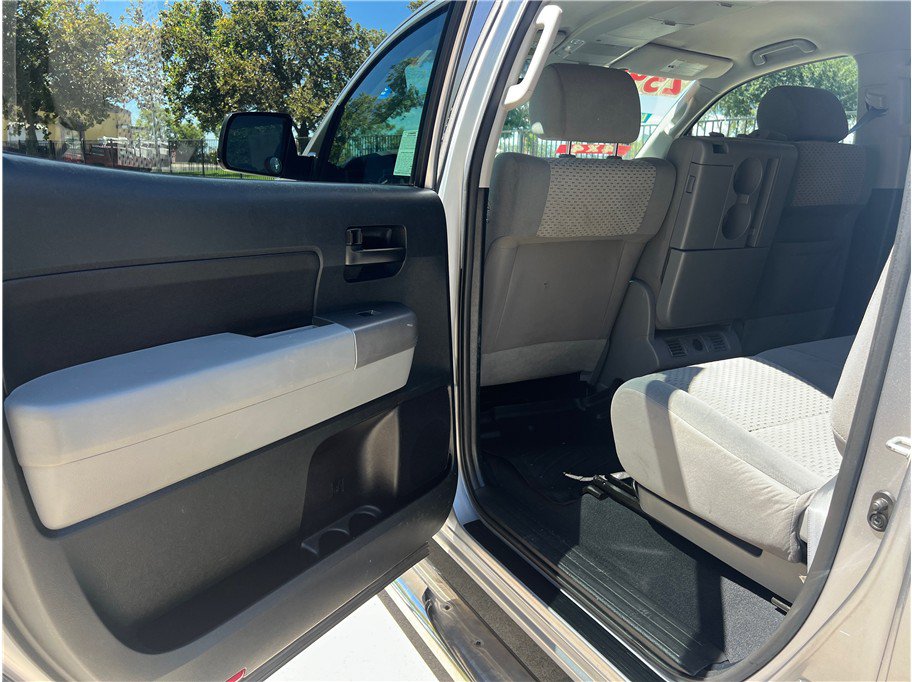 Used 2012 Toyota Tundra 4x4 CrewMax w/ Tow Pkg image 12