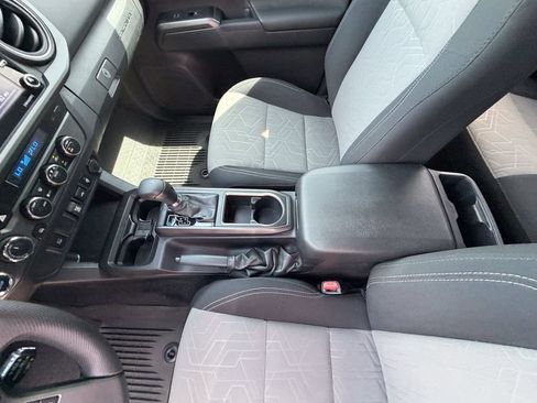 Used 2023 Toyota Tacoma TRD Off-Road AWD/4WD image 18
