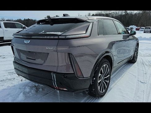 Used 2024 Cadillac Lyriq Sport image 9