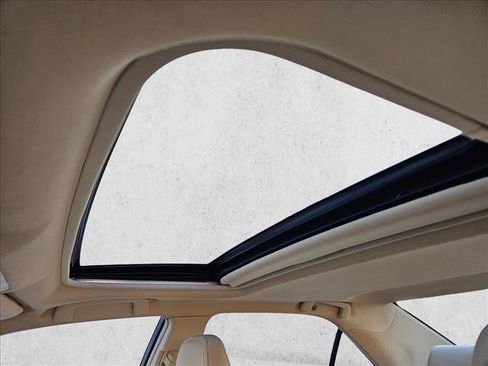 Used 2015 Toyota Camry XLE w/ Moonroof Package image 16