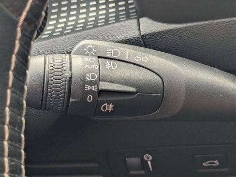 Used 2020 Volvo XC40 T4 R-Design w/ Protection Package Premier image 15