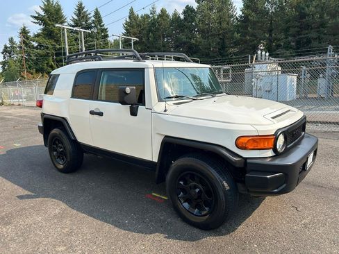 Used 2012 Toyota FJ Cruiser 4WD w/ Upgrade Pkg image 3